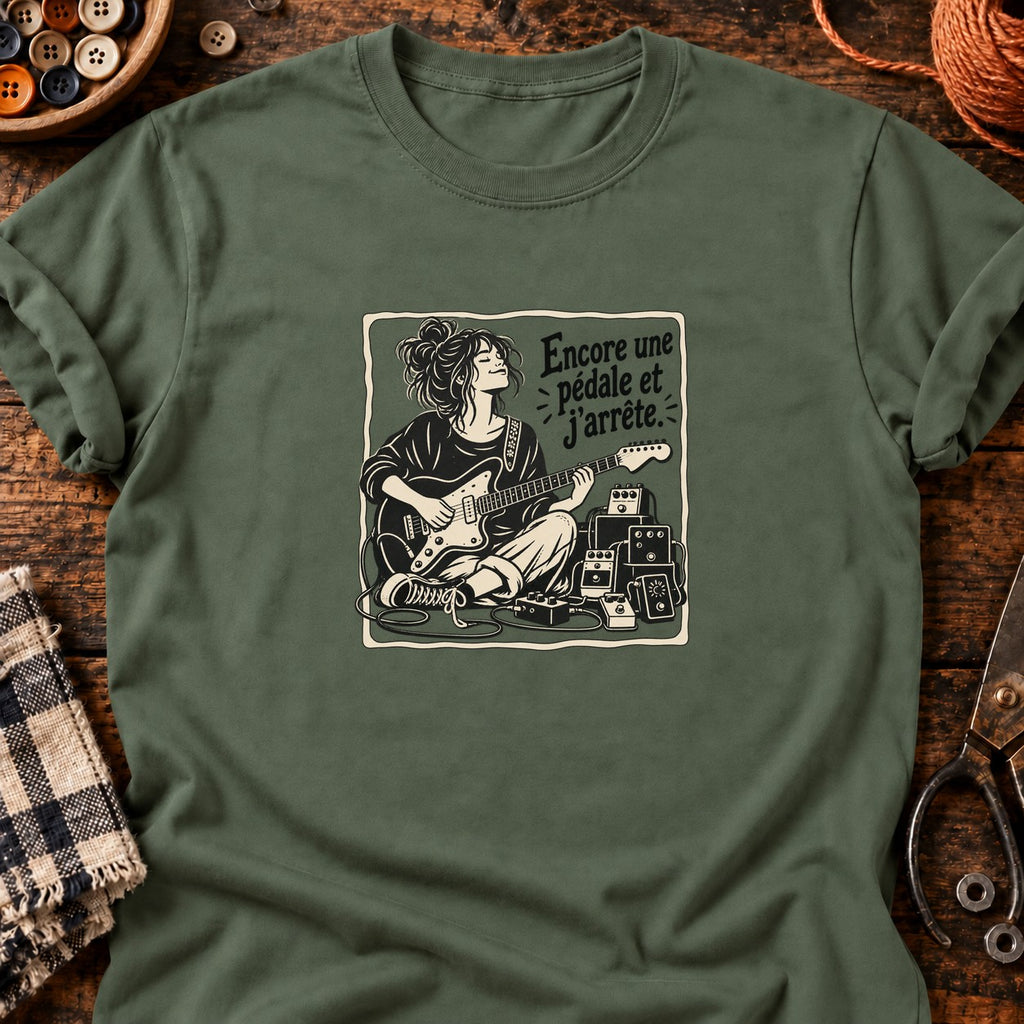 Guitariste et pédales Encore une pédale et j’arrête — T-shirt vert militaire