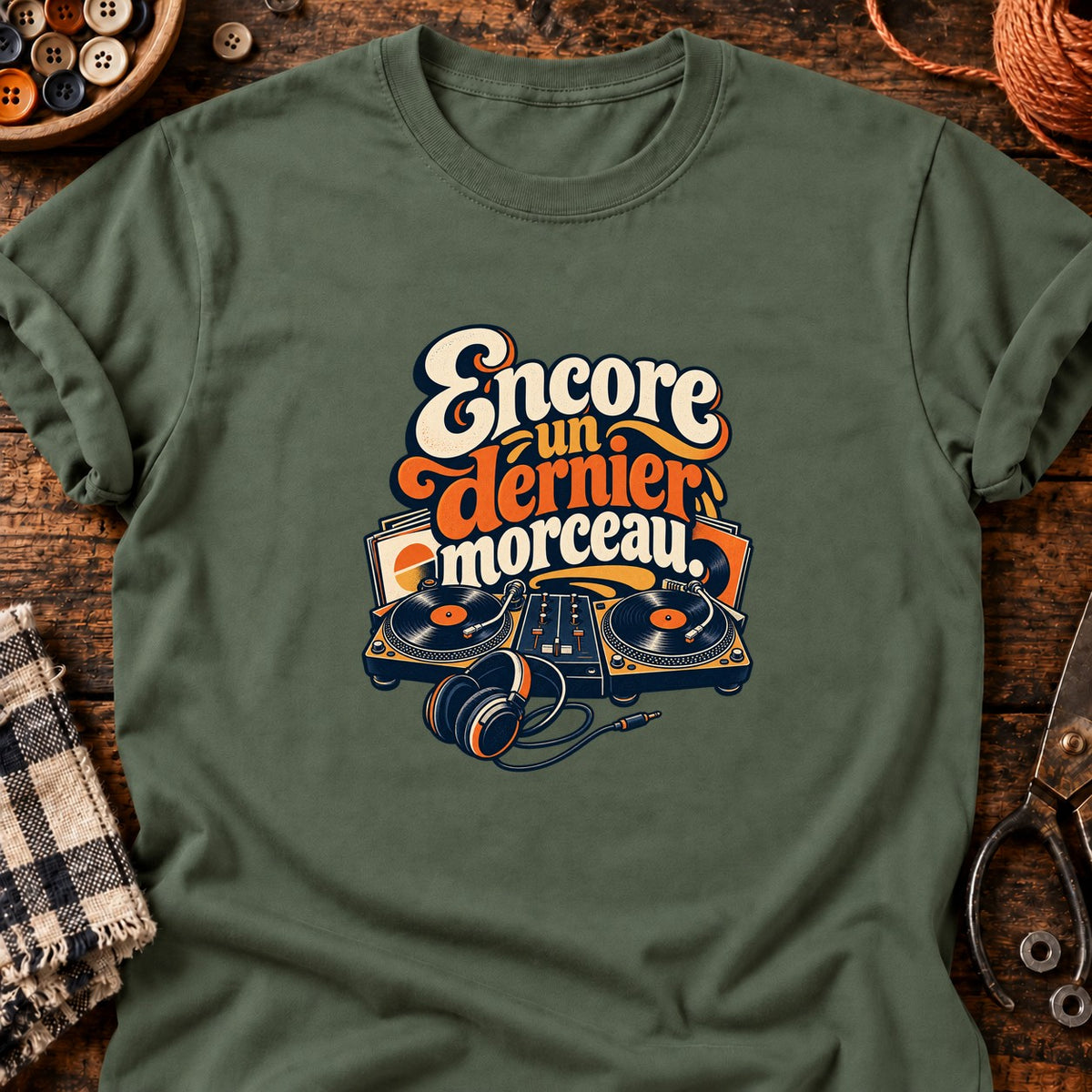Encore un dernier morceau — T-shirt vert militaire