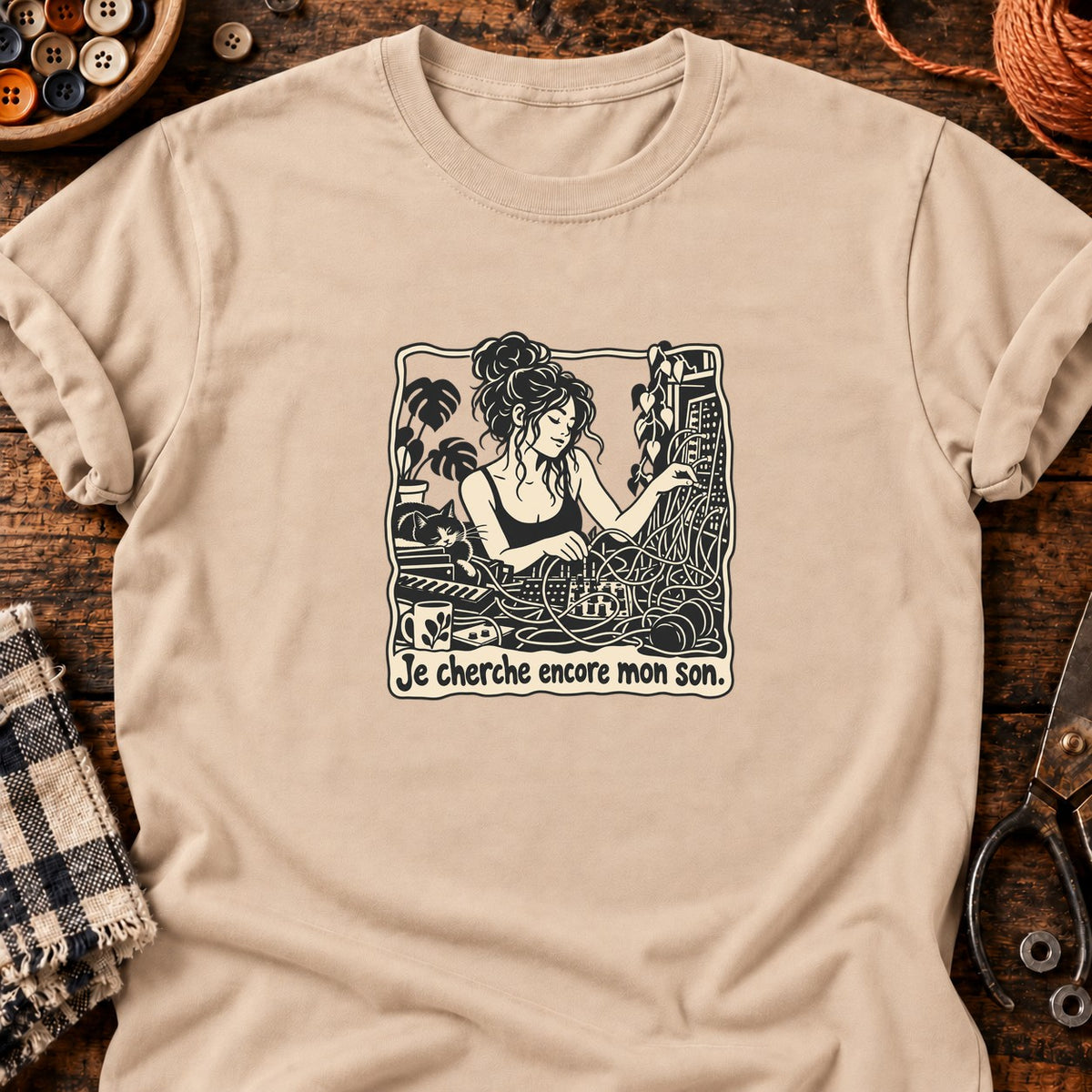 Créatrice de son parmi les câbles — T-shirt naturel