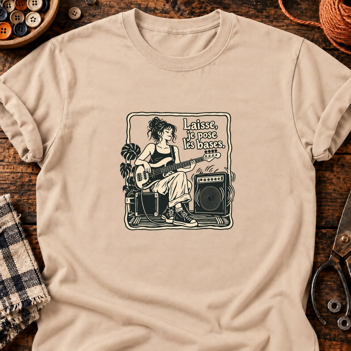 Bassiste au groove affirmé — T-shirt naturel