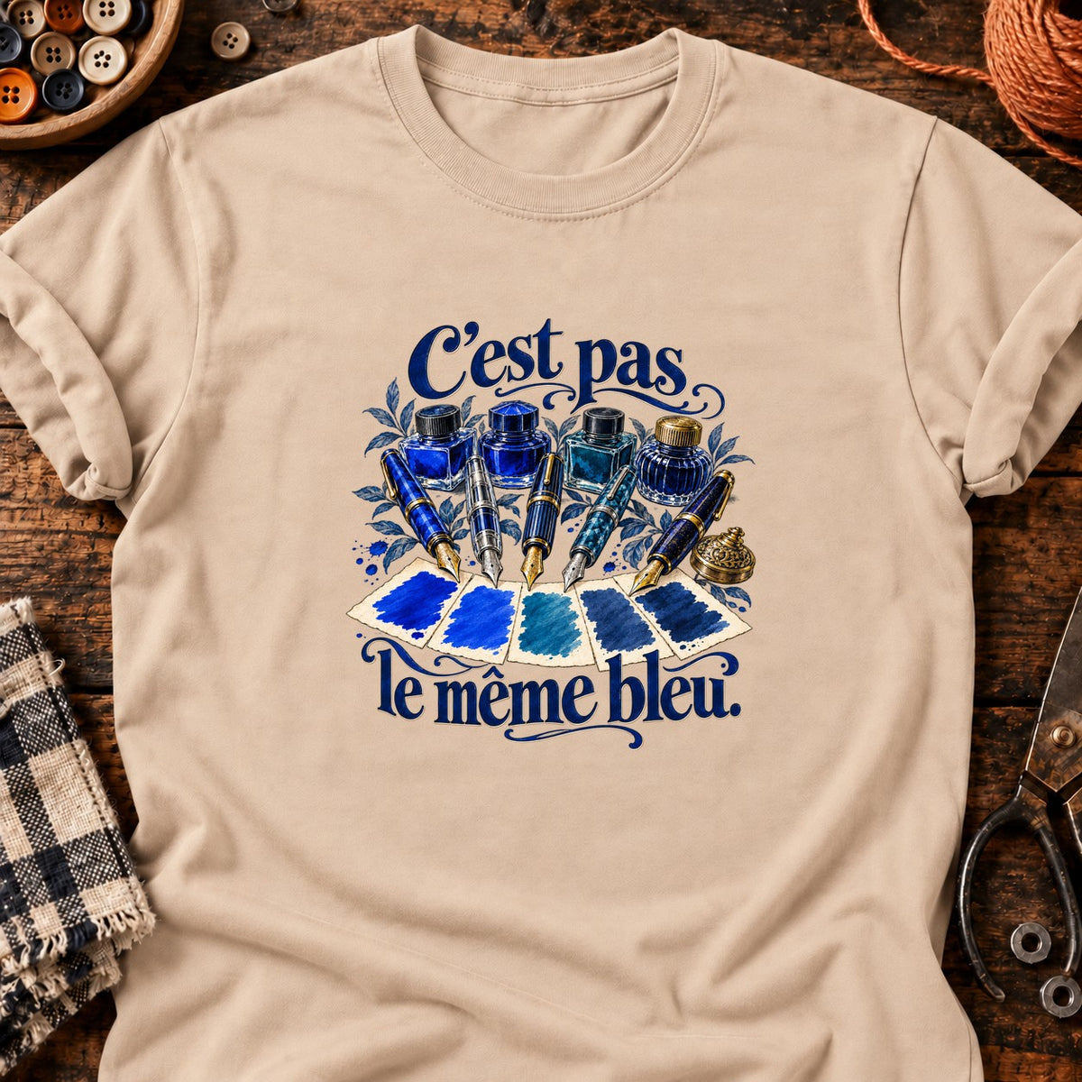 C’est pas le même bleu — T-shirt naturel