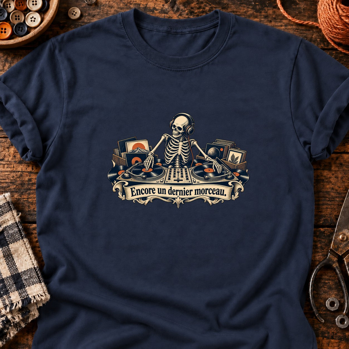 Squelette DJ historique — T-shirt bleu marine