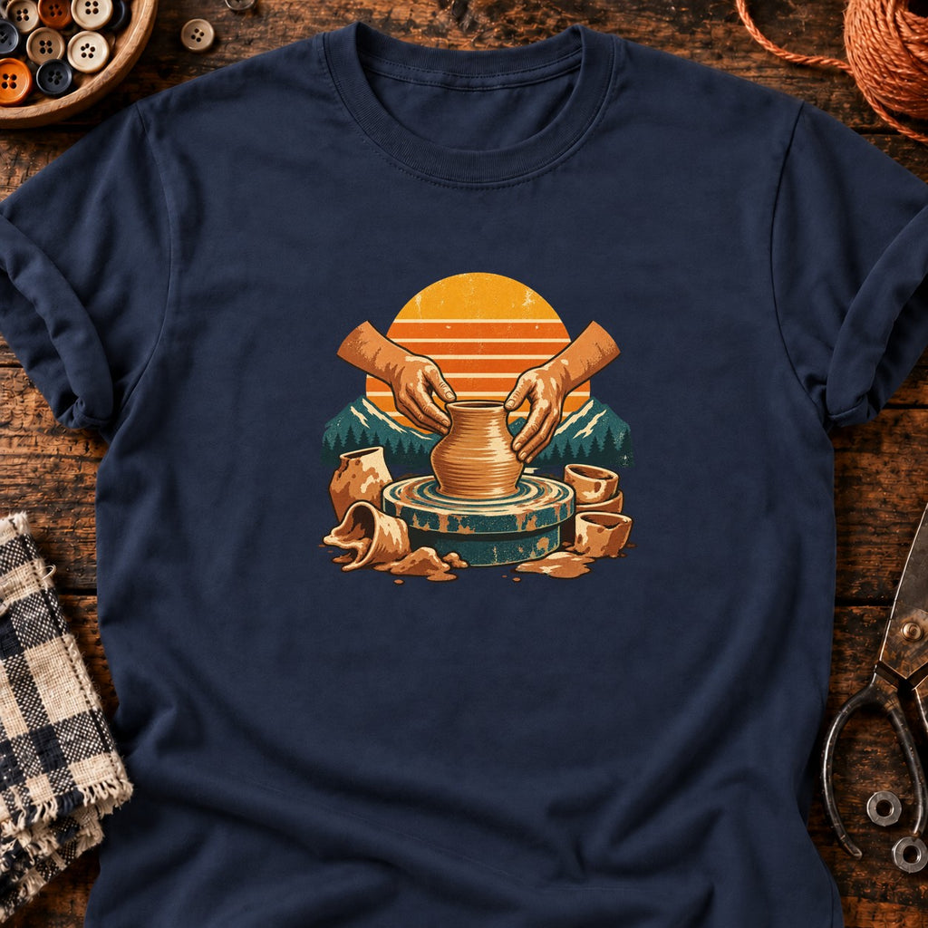 T-shirt Modelage d'argile sur tour de potier, coloris bleu marine