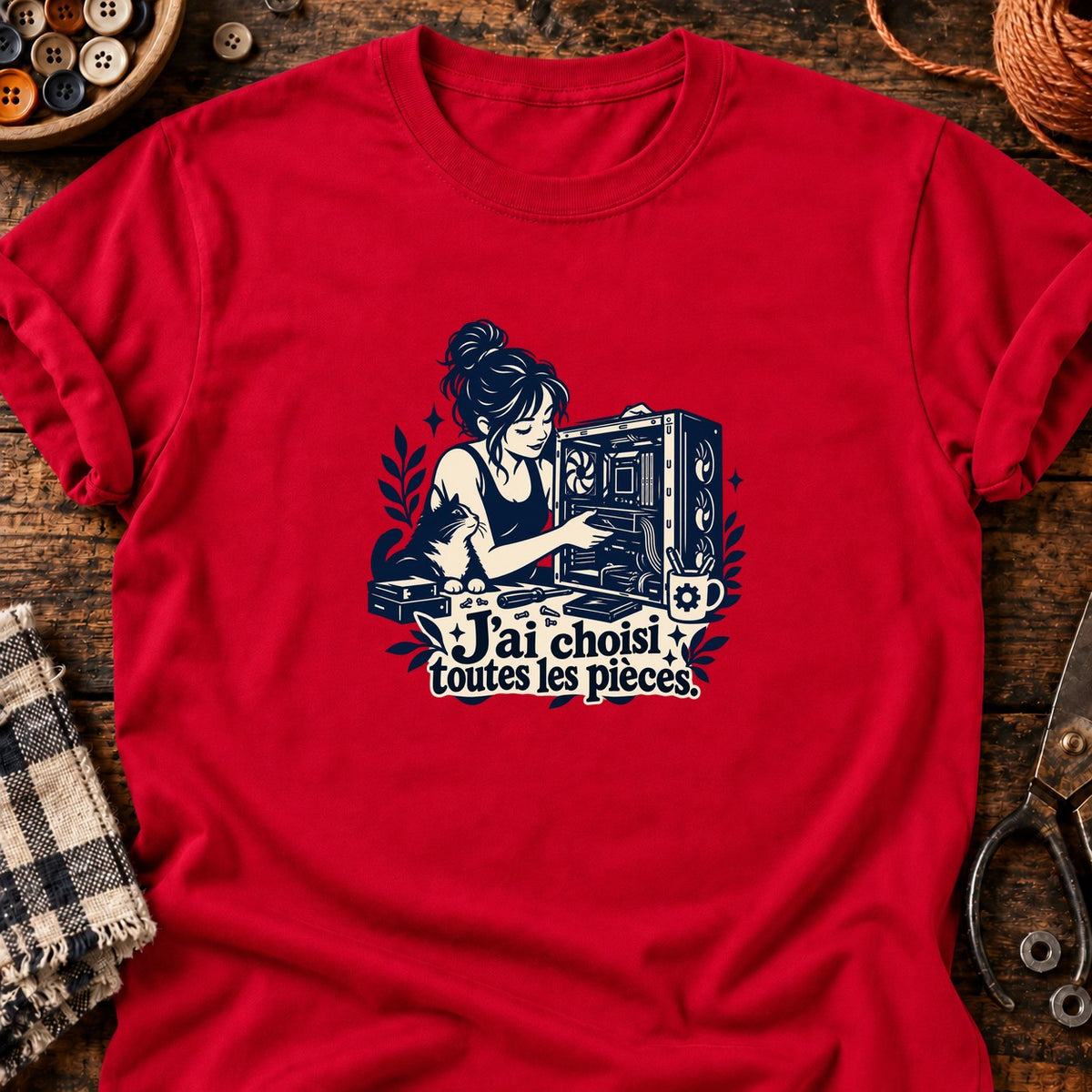 Montage PC et chat complice — T-shirt rouge