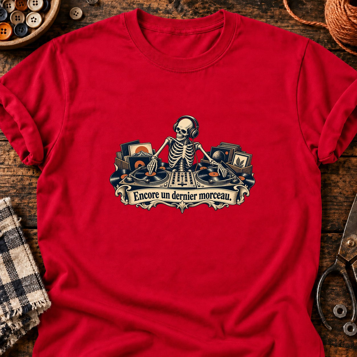 Squelette DJ historique — T-shirt rouge