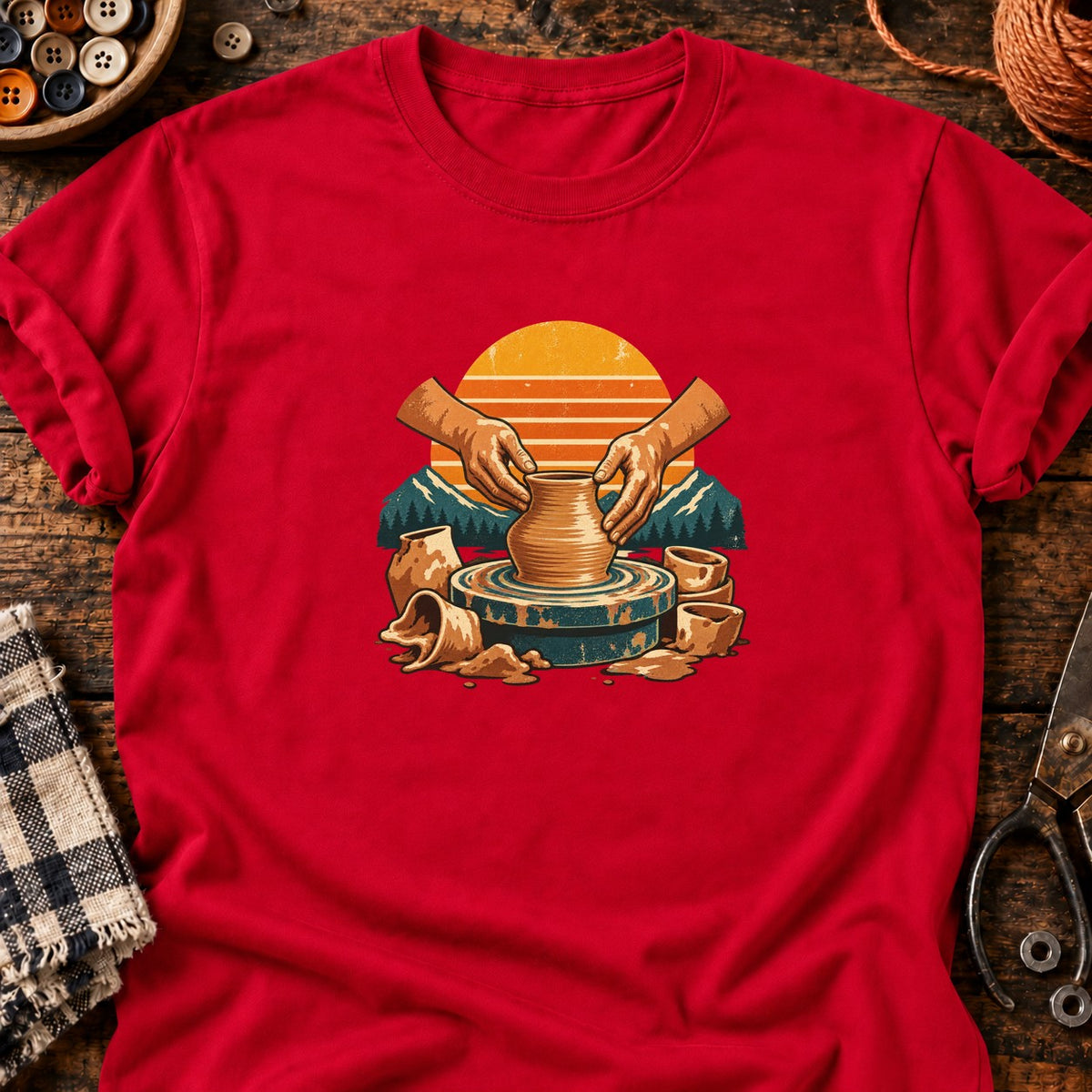 T-shirt Modelage d'argile sur tour de potier, coloris rouge