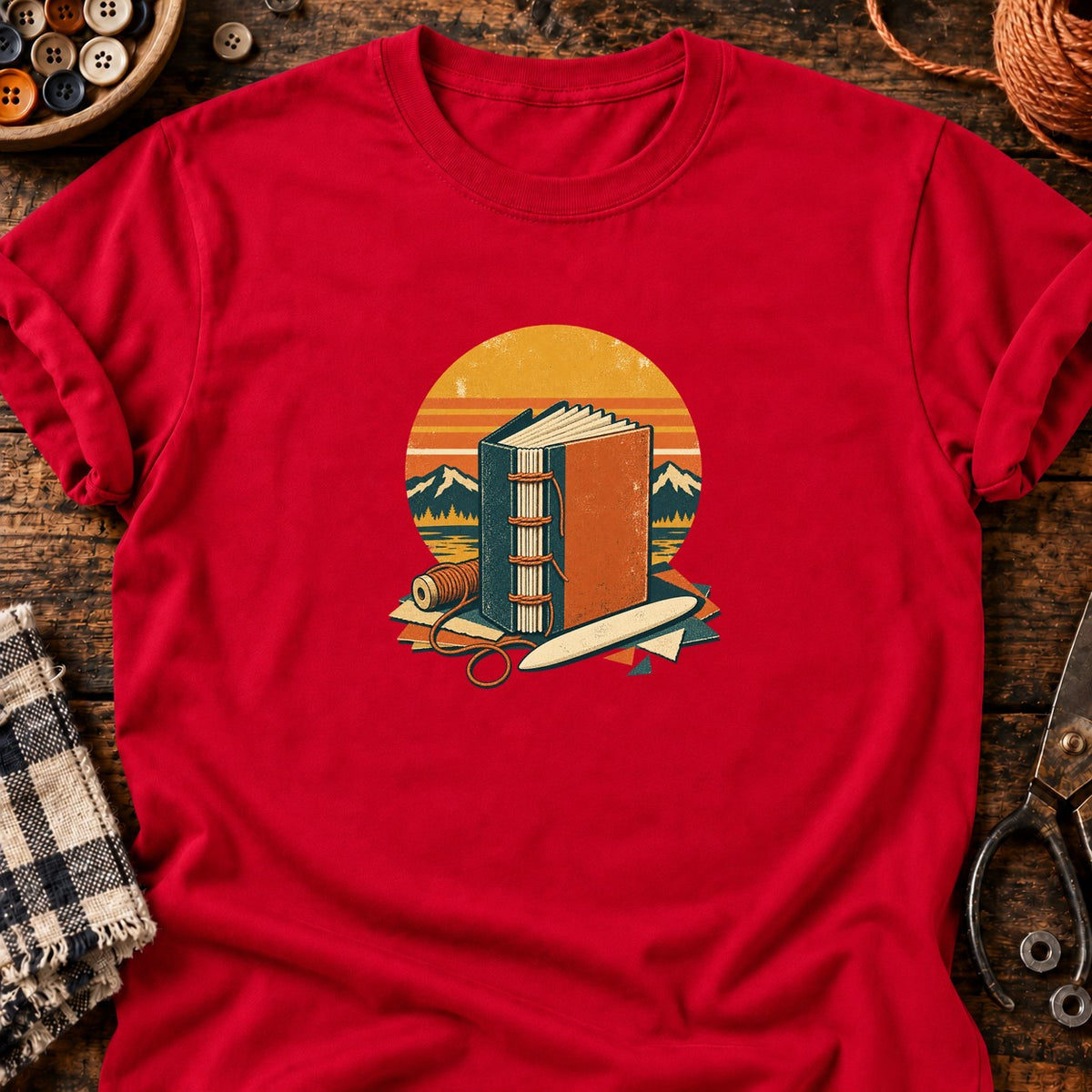 T-shirt Reliure artisanale et carnet cousu, coloris rouge