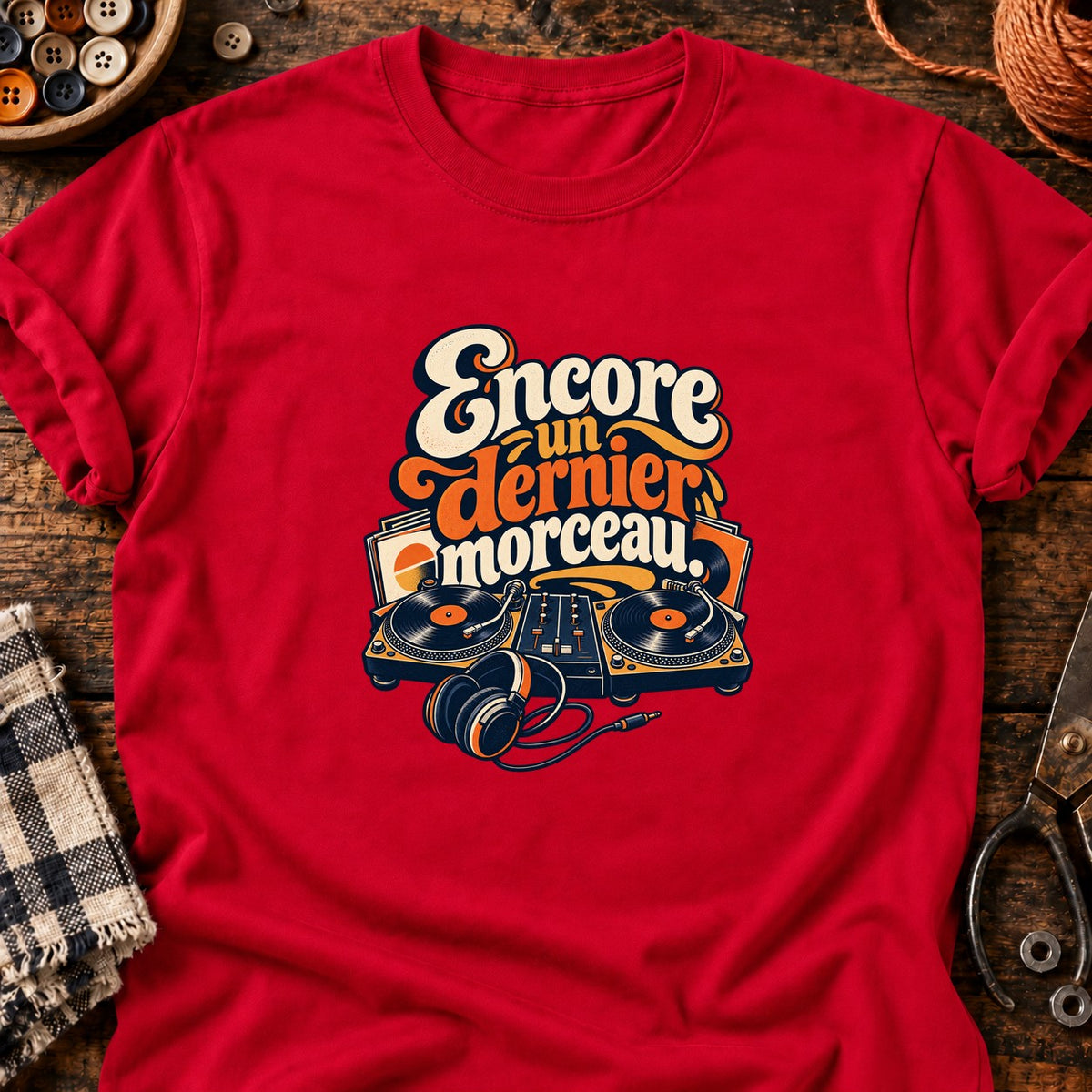 Encore un dernier morceau — T-shirt rouge