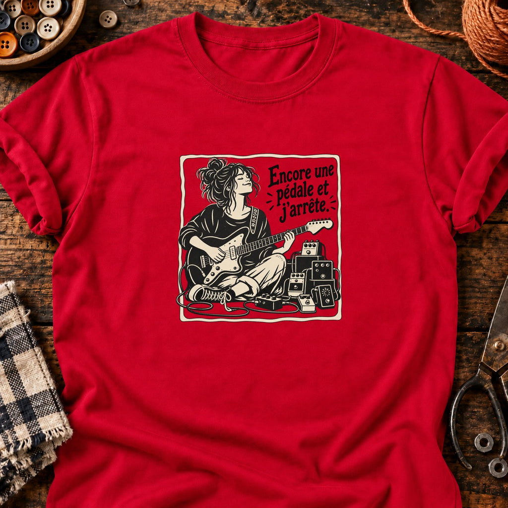 Guitariste et pédales Encore une pédale et j’arrête — T-shirt rouge