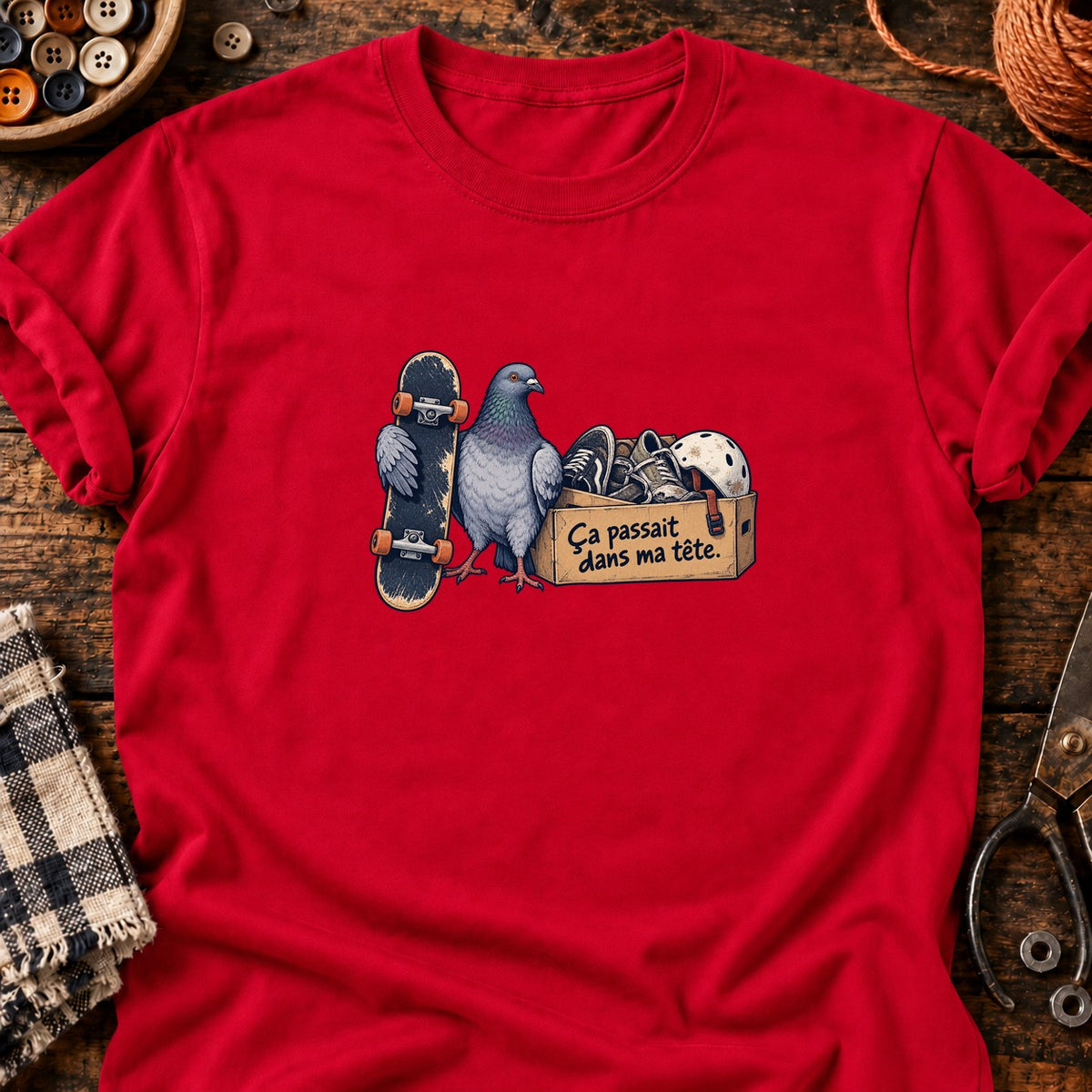 Skate et chaussures usées — T-shirt rouge