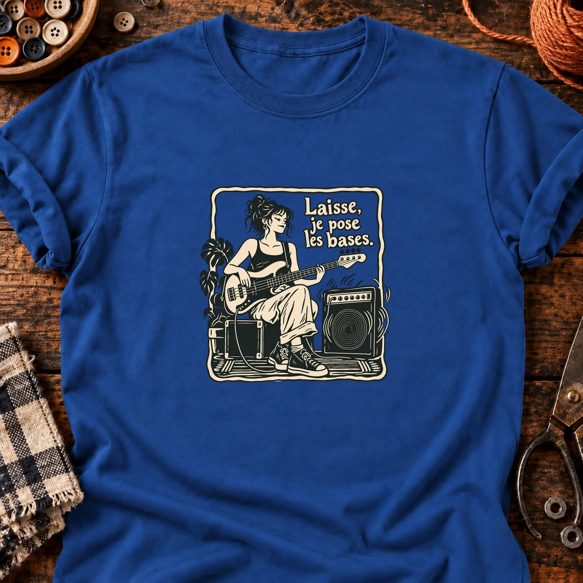 Bassiste au groove affirmé — T-shirt bleu roi