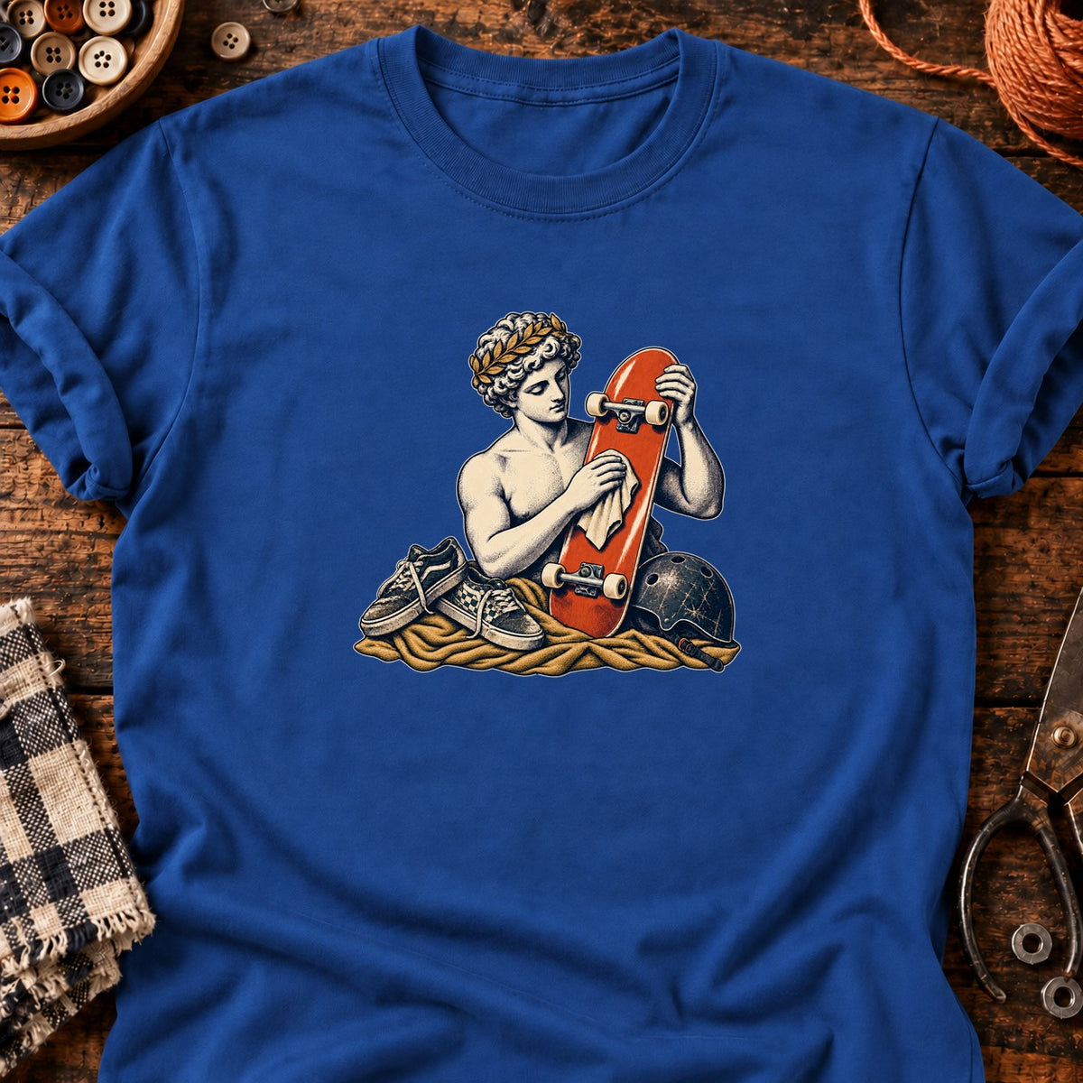 Skateur antique et chaussures usées — T-shirt bleu roi