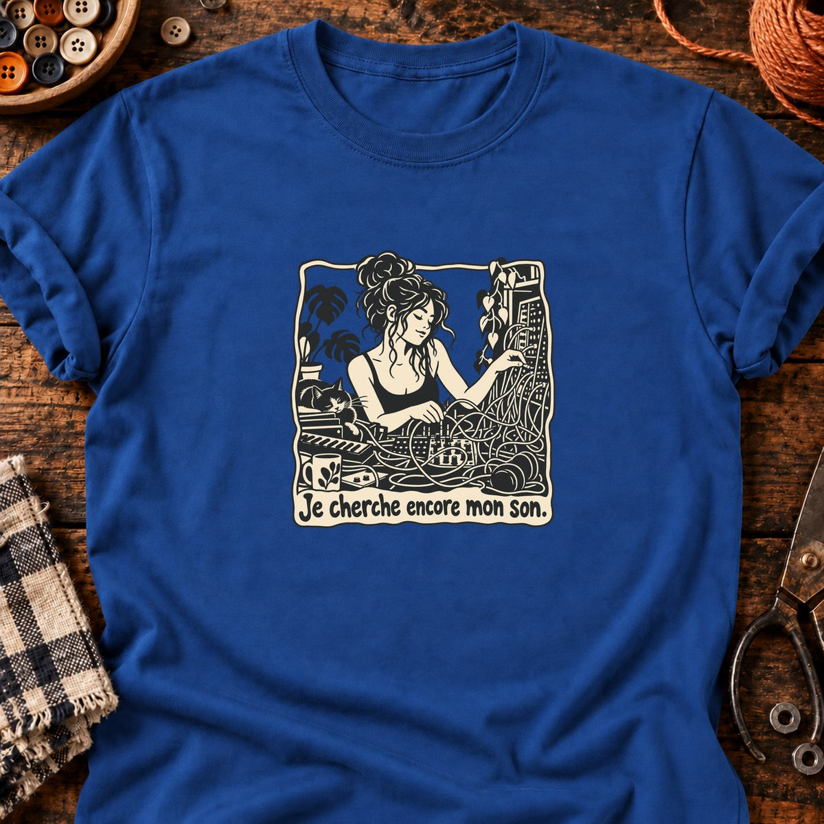 Créatrice de son parmi les câbles — T-shirt bleu roi