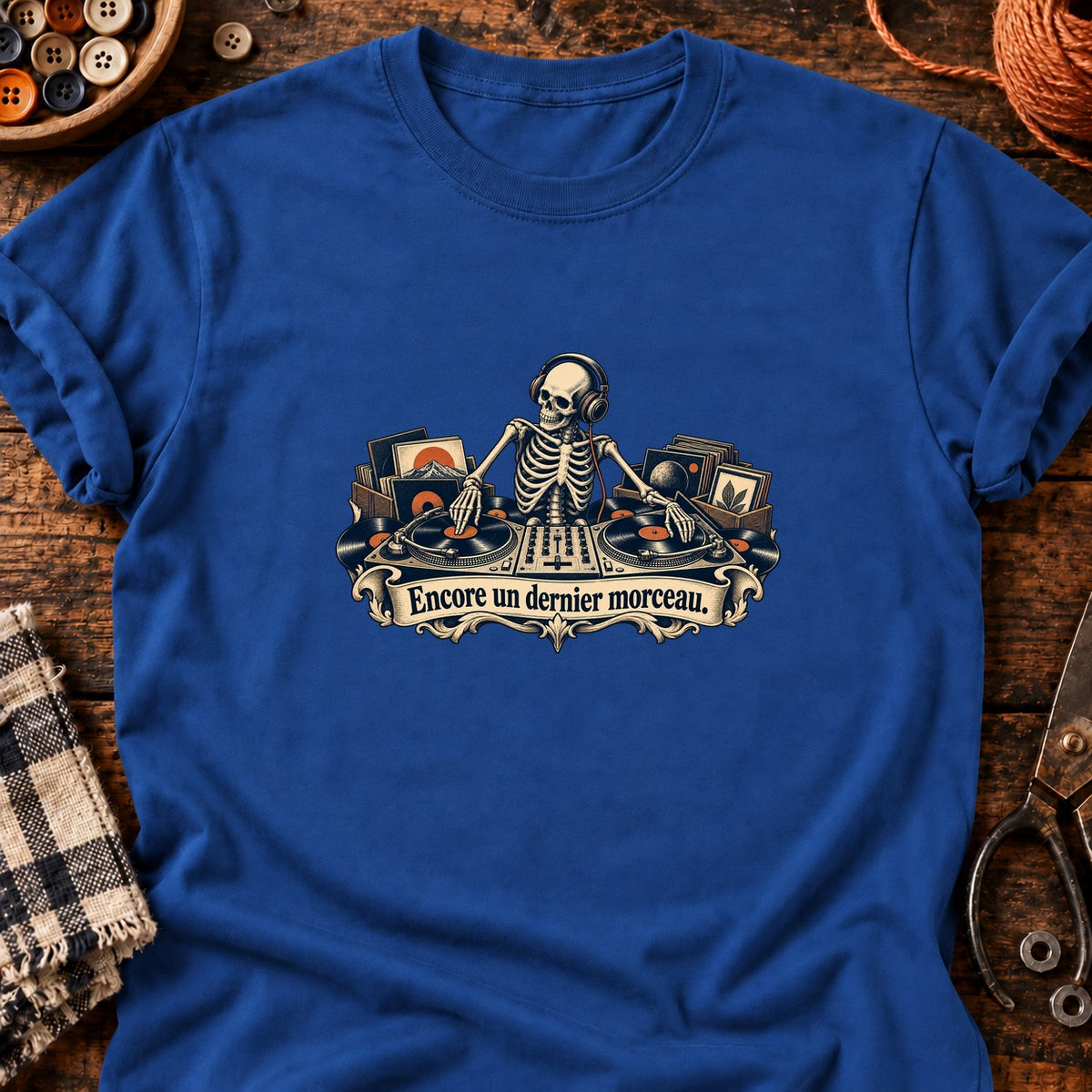 Squelette DJ historique — T-shirt bleu roi