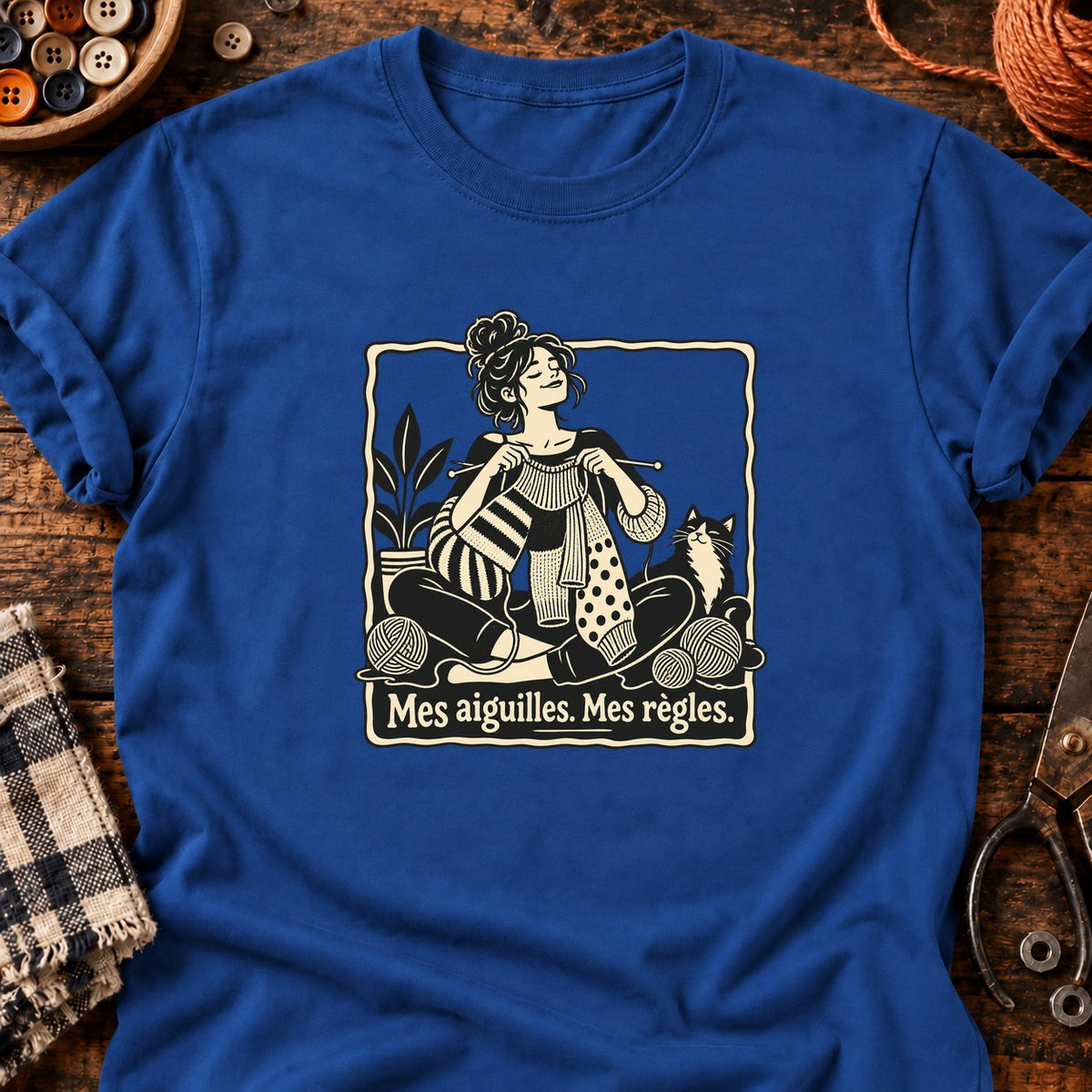 Mes aiguilles. Mes règles. Femme tricotant — T-shirt bleu roi