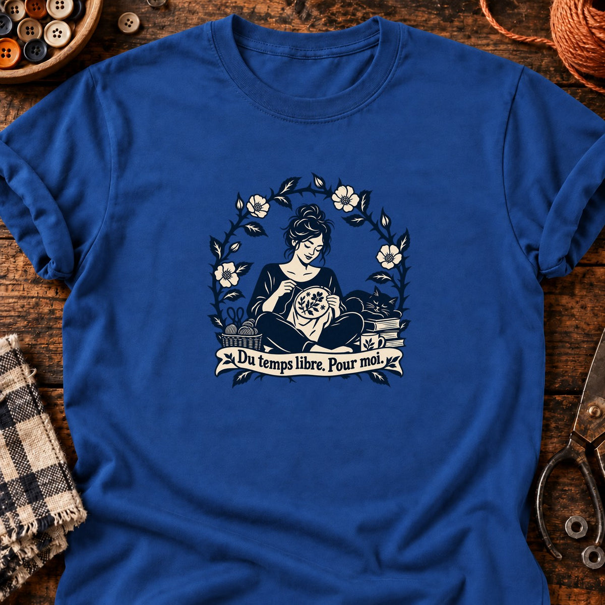 Du temps libre. Pour moi. — Broderie — T-shirt bleu roi
