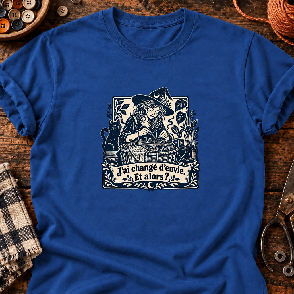 Sorcière bricoleuse et panier oublié — T-shirt bleu roi
