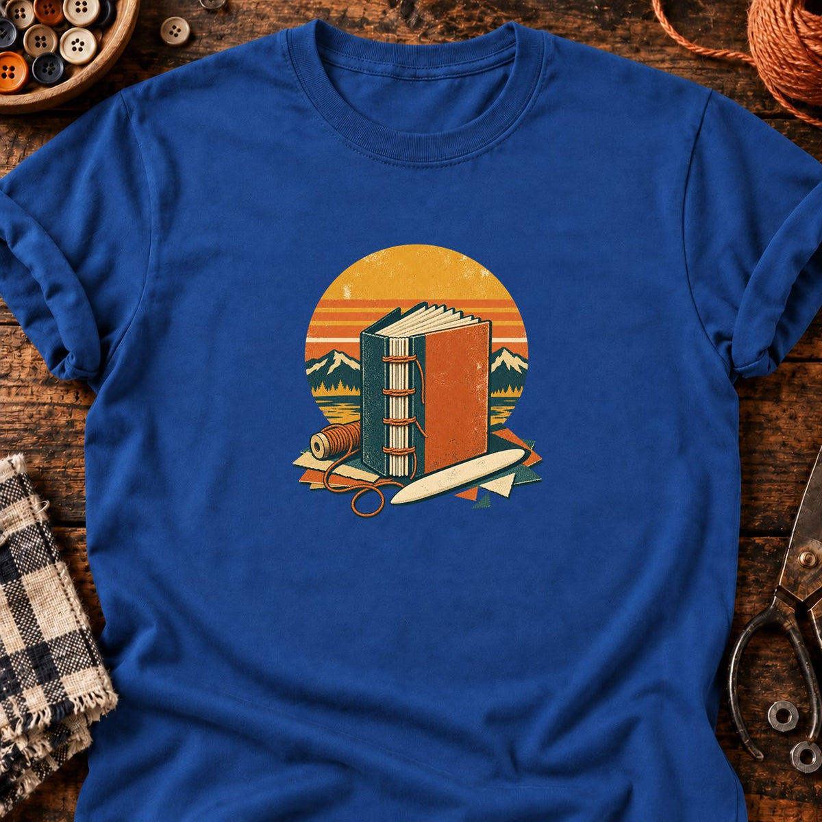 T-shirt Reliure artisanale et carnet cousu, coloris bleu roi