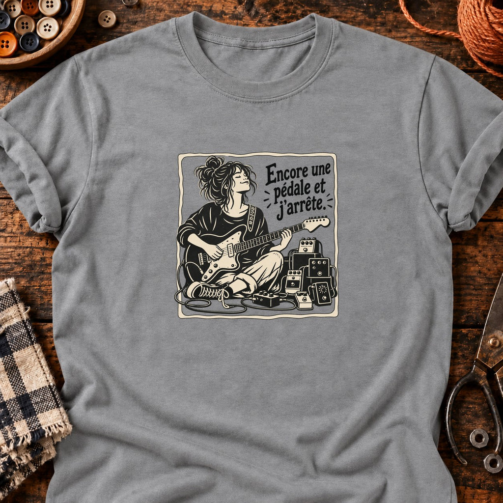 Guitariste et pédales Encore une pédale et j’arrête — T-shirt gris chiné