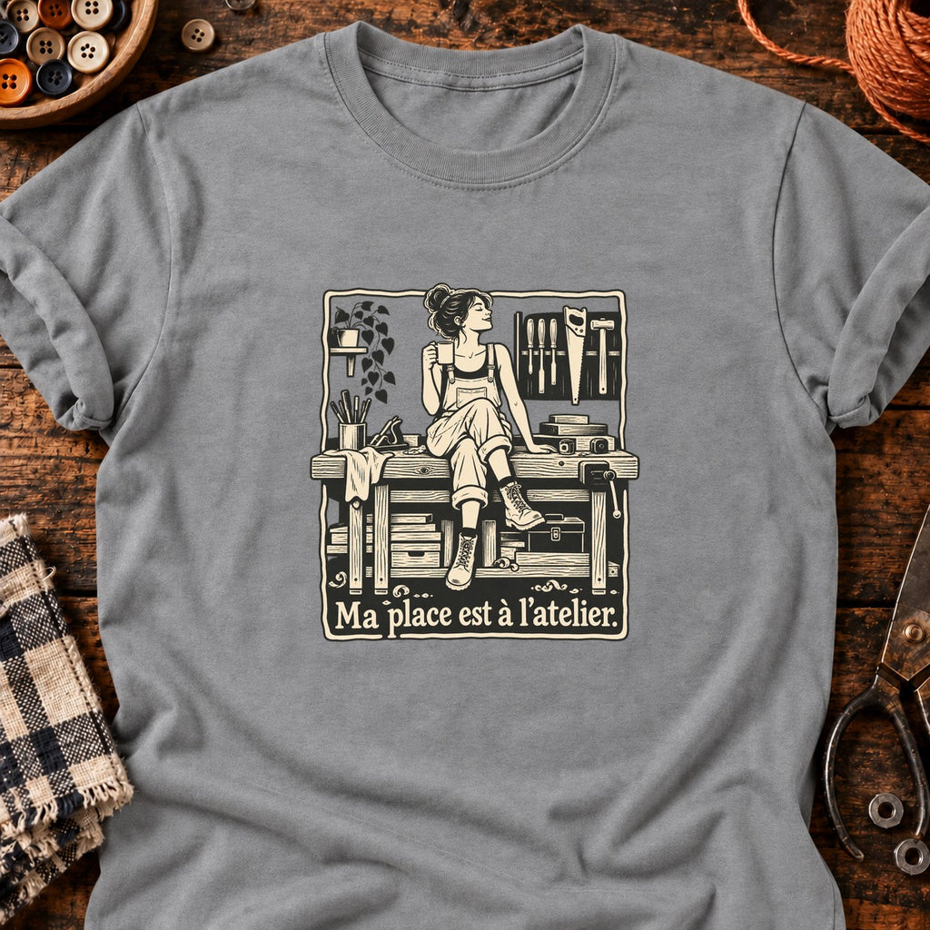 Ma place est à l’atelier. — T-shirt gris chiné