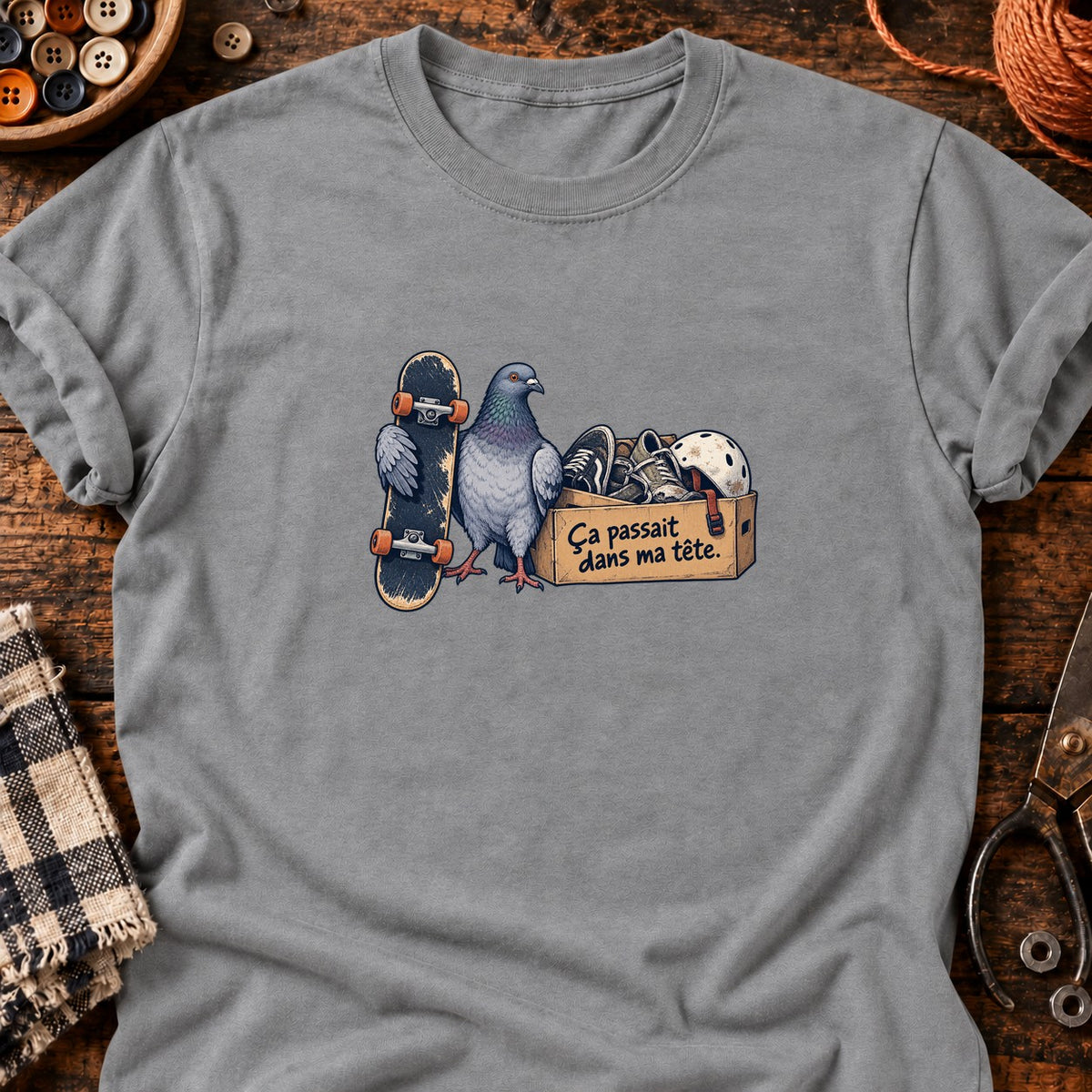 Skate et chaussures usées — T-shirt gris chiné