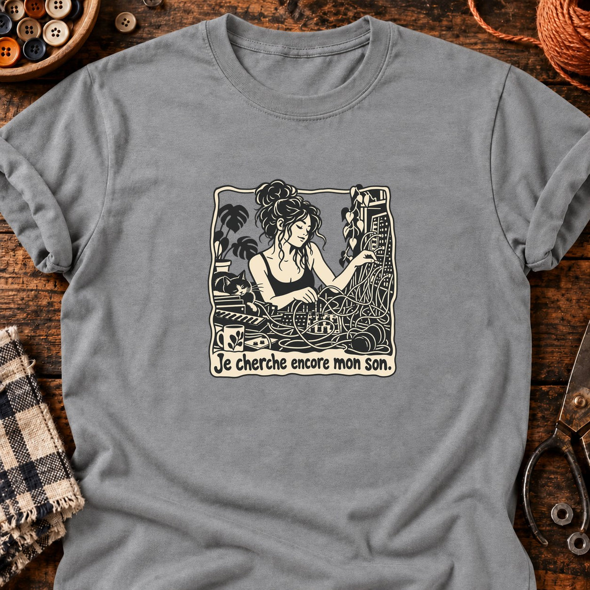 Créatrice de son parmi les câbles — T-shirt gris chiné