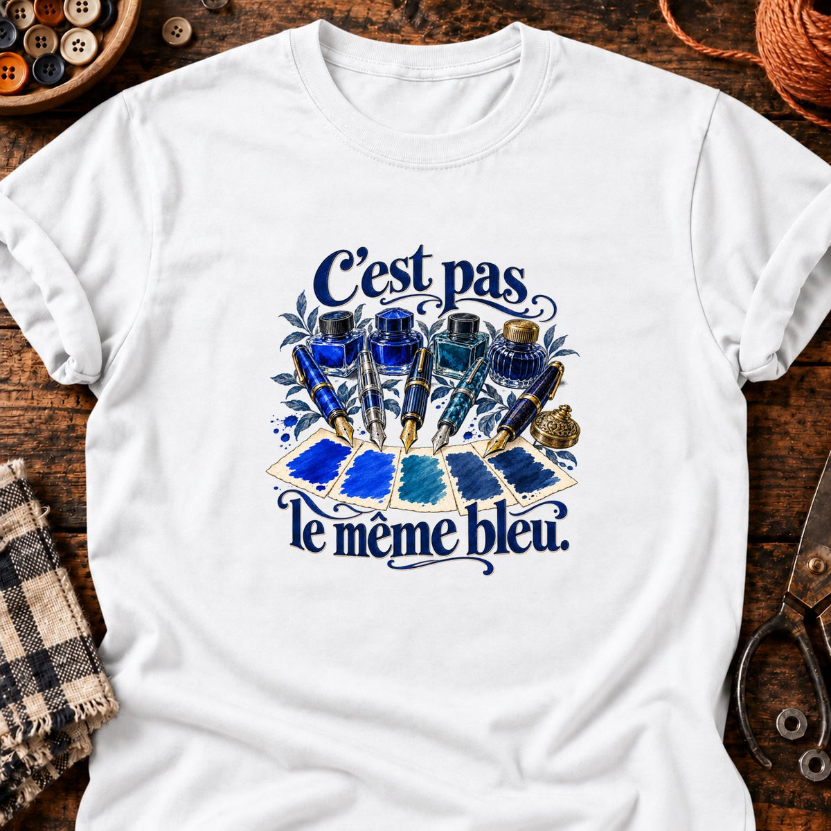 C’est pas le même bleu — T-shirt blanc