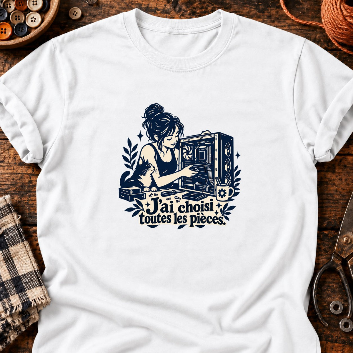 Montage PC et chat complice — T-shirt blanc