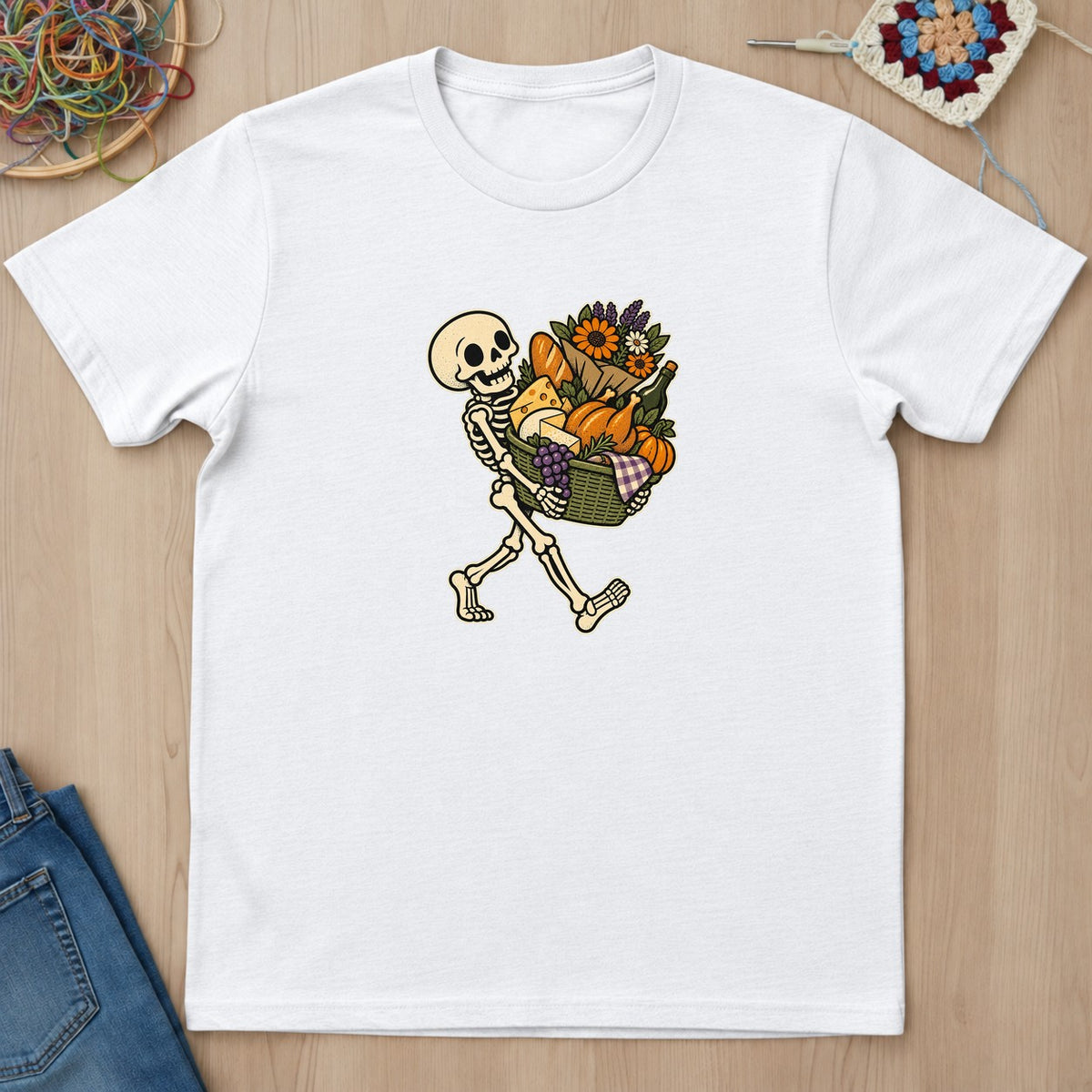 T-shirt blanc présenté à plat