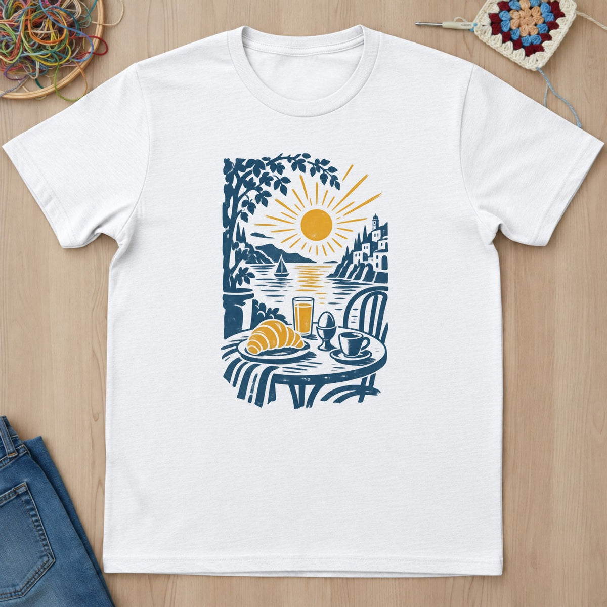 T-shirt blanc présenté à plat