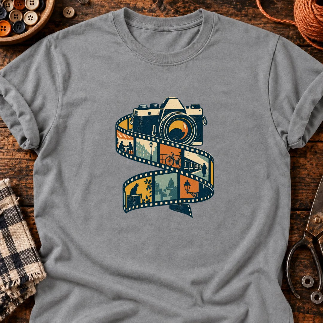 Appareil photo rétro et pellicule urbaine T-Shirt — video