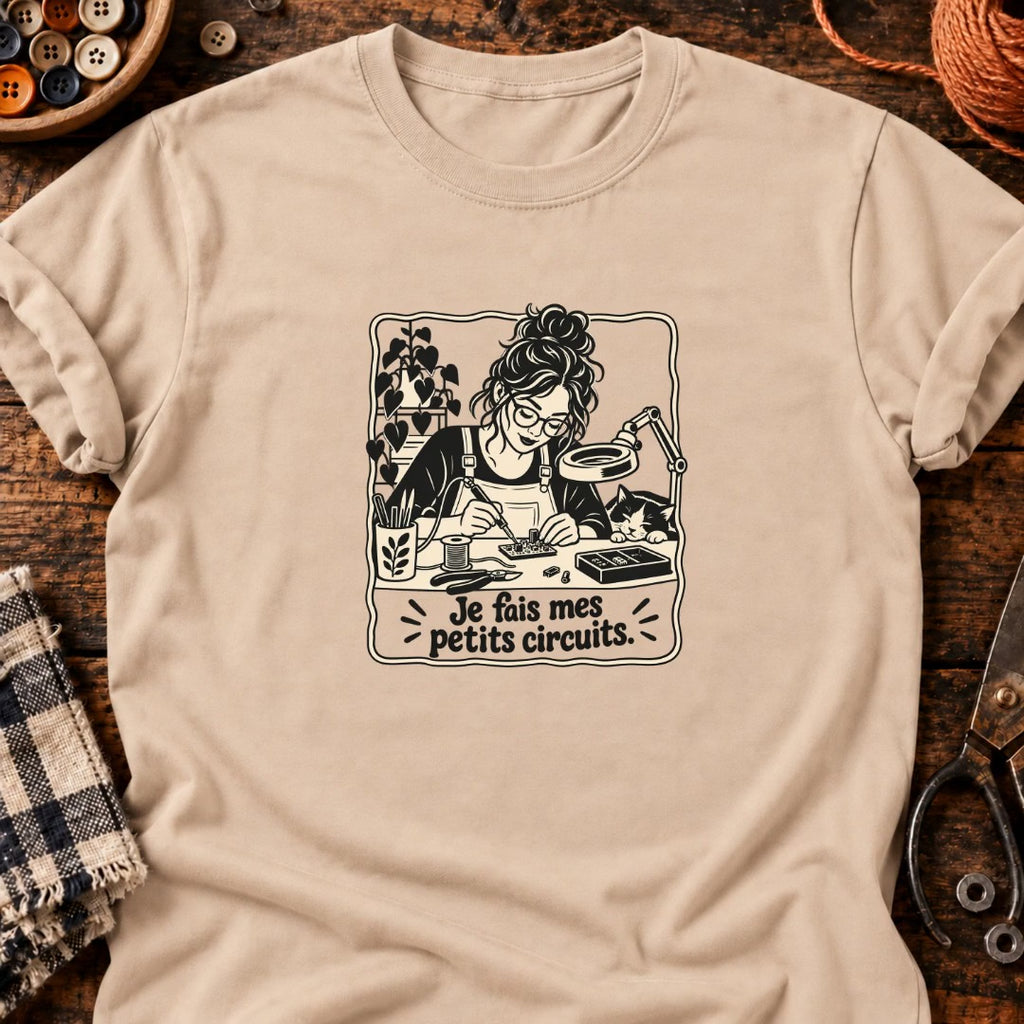 Je fais mes petits circuits. T-Shirt — video