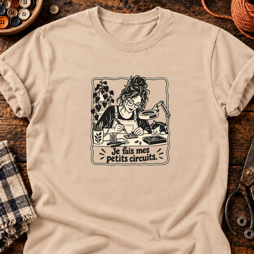 Je fais mes petits circuits. T-Shirt — video