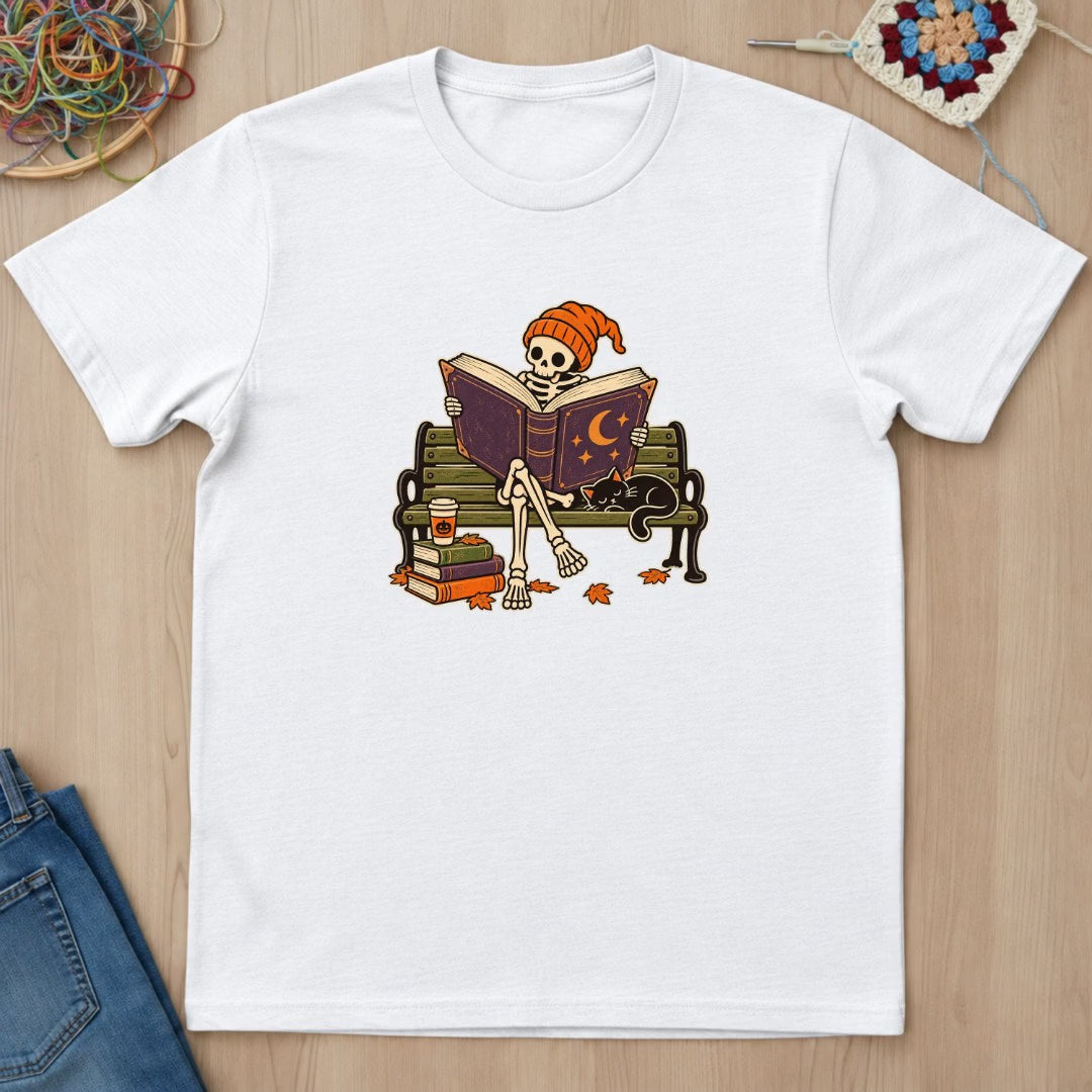 Squelette lecteur sur banc parc T-Shirt — video