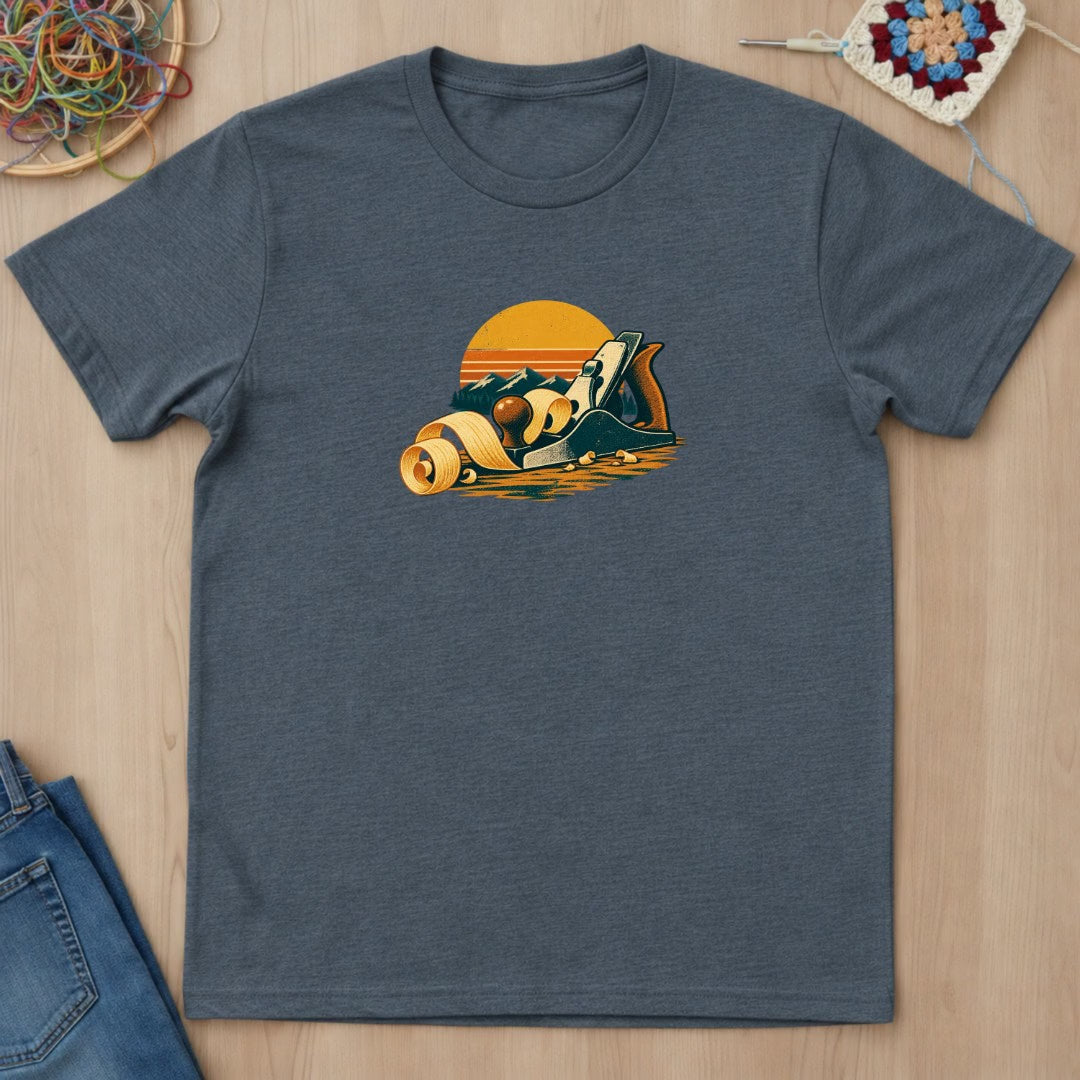 Rabot à main et copeaux en T-Shirt — video