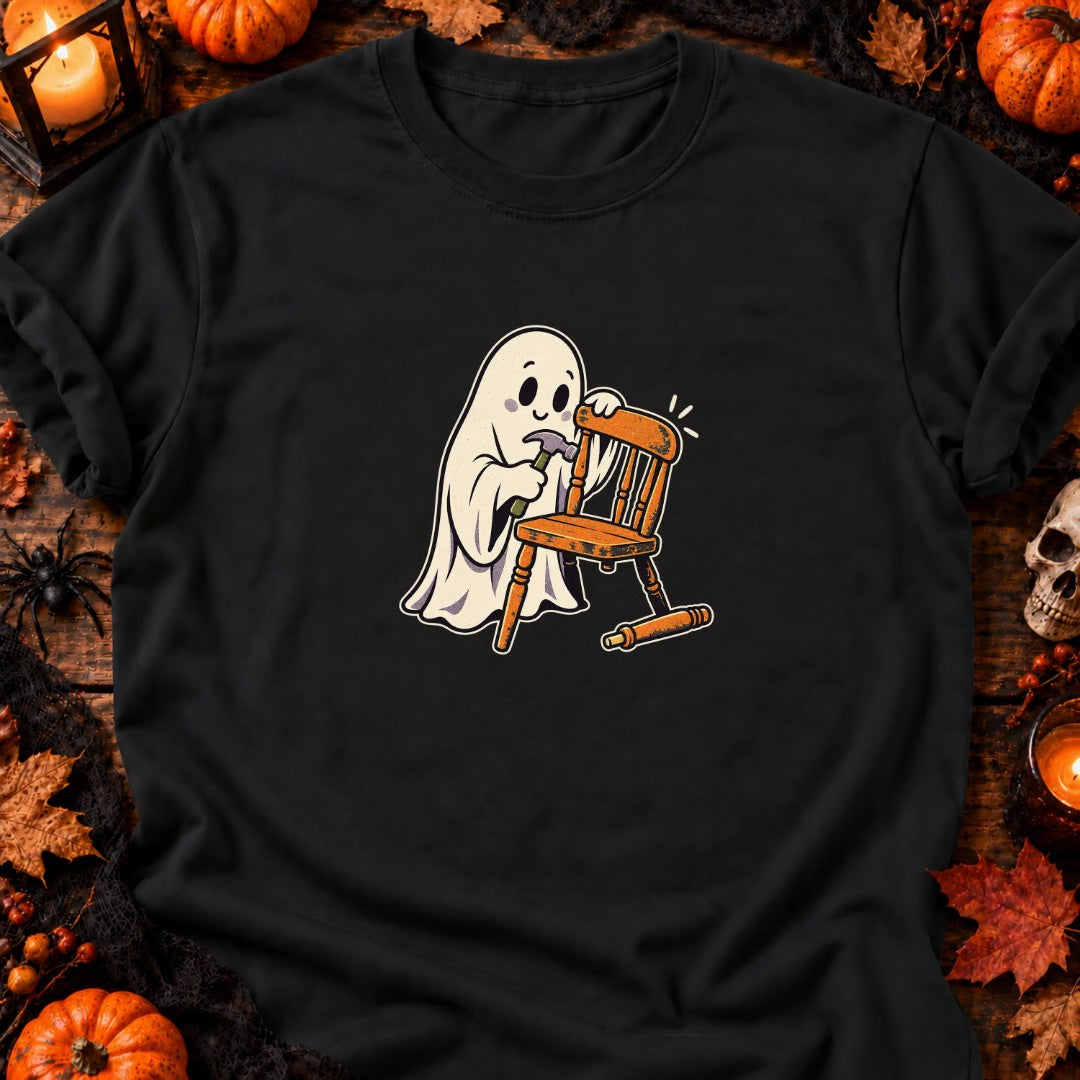 Fantôme bricoleur et chaise en réparation T-Shirt — video