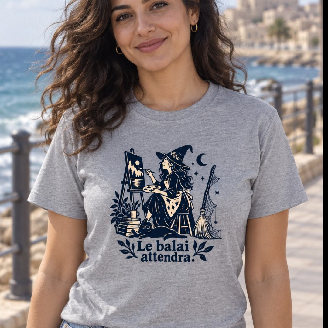 Sorcière artiste avec balai t’attendra T-Shirt — video
