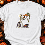 Squelette bricoleur et étagère de travers T-Shirt — video